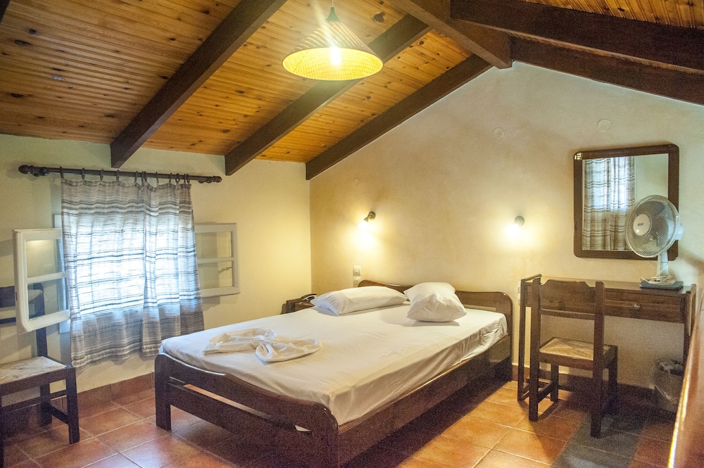 Mouikis Sun Village — Hotel rooms in Lakíthra, Ionian Islands