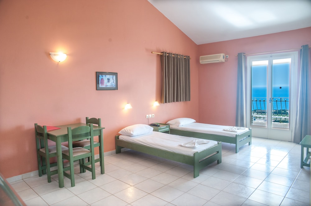 Mouikis Sun Village — Hotel rooms in Lakíthra, Ionian Islands