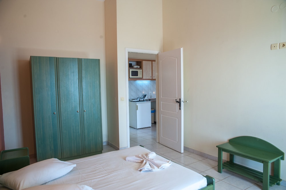 Mouikis Sun Village — Hotel rooms in Lakíthra, Ionian Islands