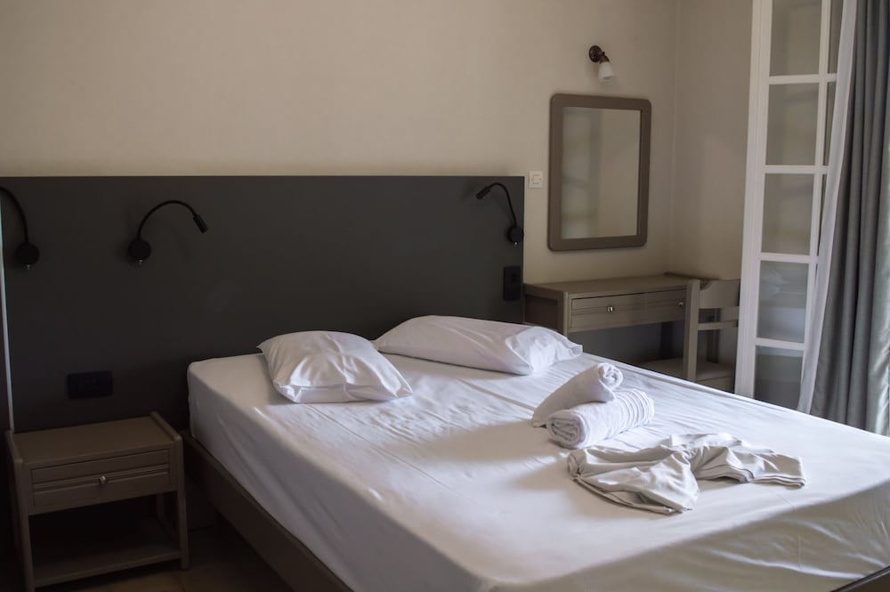 Mouikis Sun Village — Hotel rooms in Lakíthra, Ionian Islands