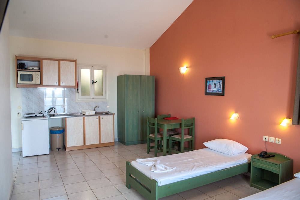 Mouikis Sun Village — Hotel rooms in Lakíthra, Ionian Islands