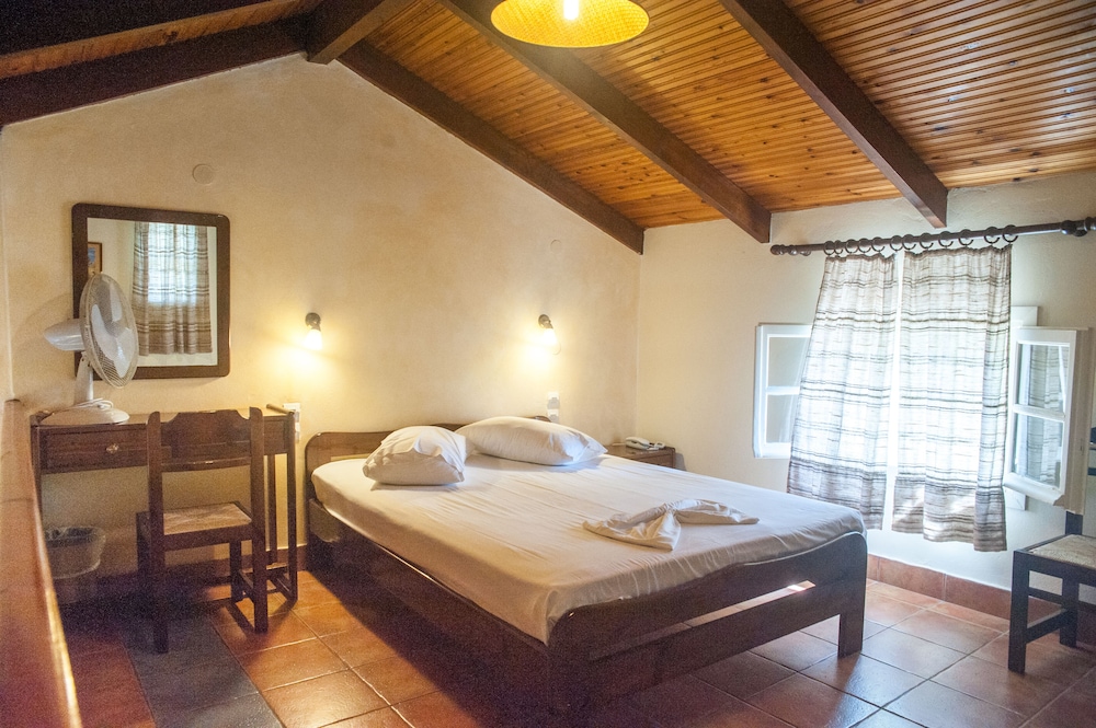Mouikis Sun Village — Hotel rooms in Lakíthra, Ionian Islands