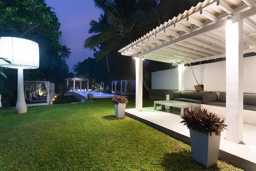 W15 Escape — Swimming pool in Ahangama, Southern Province