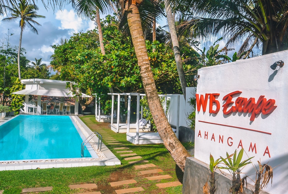 W15 Escape — Swimming pool in Ahangama, Southern Province
