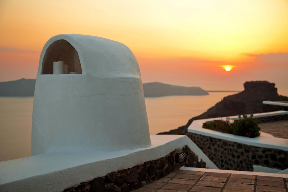 The Vasilicos — Hotel building in Imerovigli, South Aegean
