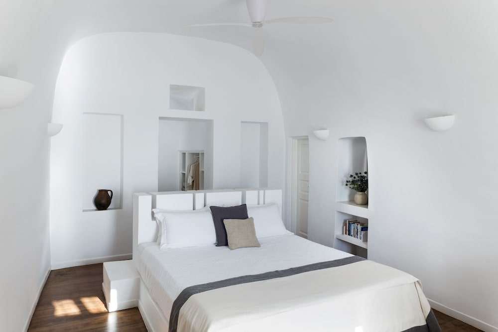 The Vasilicos — Hotel rooms in Imerovigli, South Aegean