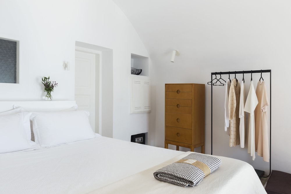 The Vasilicos — Hotel rooms in Imerovigli, South Aegean