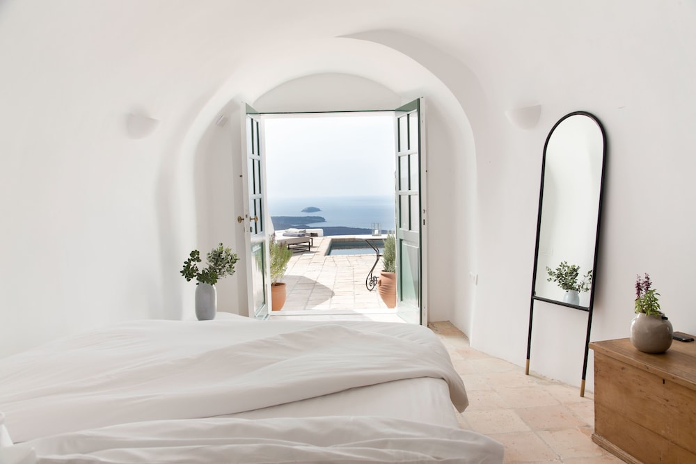 The Vasilicos — Hotel rooms in Imerovigli, South Aegean
