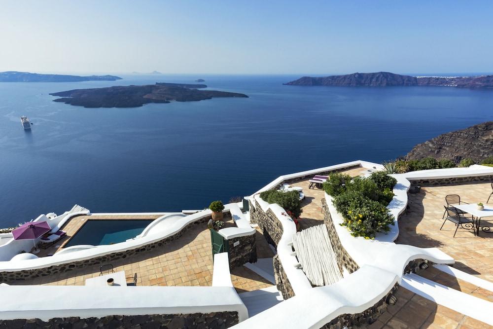 The Vasilicos — Swimming pool in Imerovigli, South Aegean