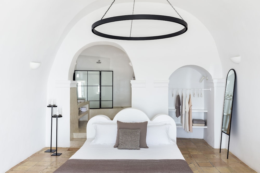 The Vasilicos — Hotel rooms in Imerovigli, South Aegean