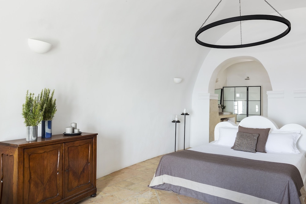 The Vasilicos — Hotel rooms in Imerovigli, South Aegean