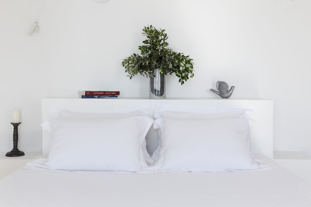 The Vasilicos — Hotel rooms in Imerovigli, South Aegean