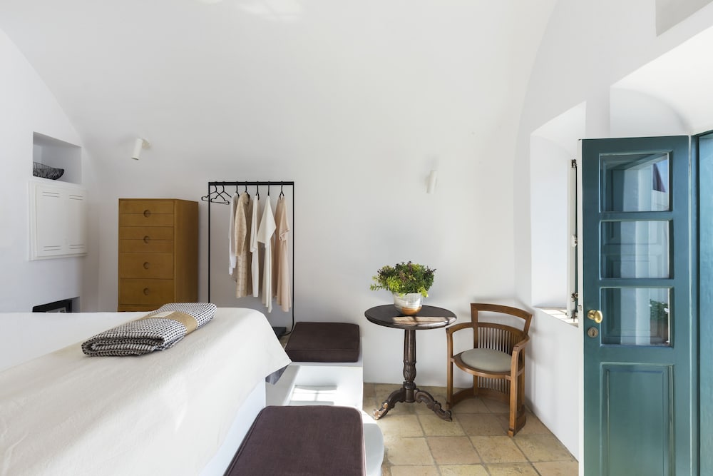 The Vasilicos — Hotel rooms in Imerovigli, South Aegean