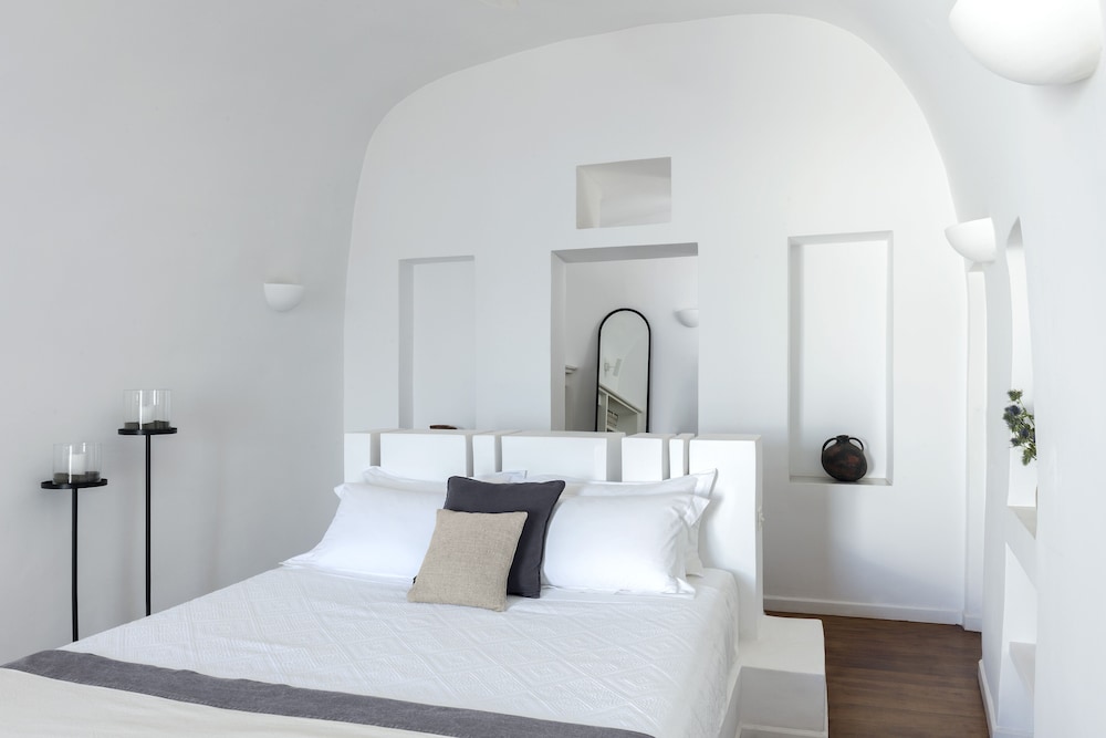 The Vasilicos — Hotel rooms in Imerovigli, South Aegean