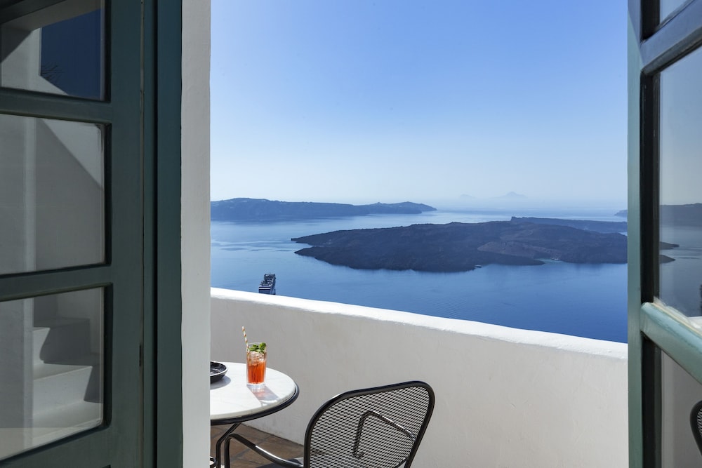 The Vasilicos — Restaurant & bars in Imerovigli, South Aegean