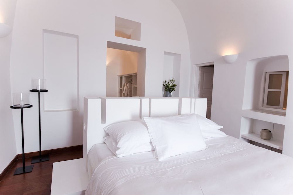 The Vasilicos — Hotel rooms in Imerovigli, South Aegean