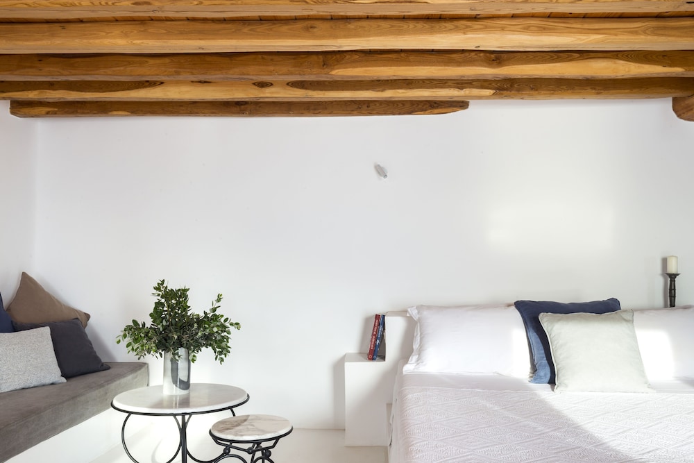 The Vasilicos — Hotel rooms in Imerovigli, South Aegean