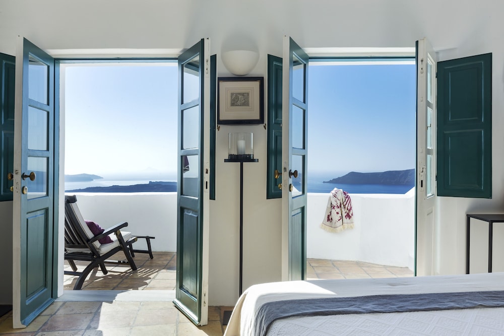 The Vasilicos — Hotel rooms in Imerovigli, South Aegean
