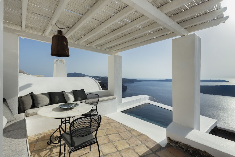 The Vasilicos — Swimming pool in Imerovigli, South Aegean