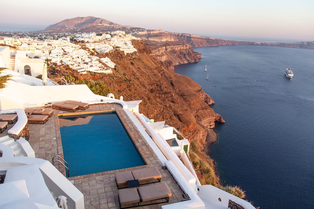 The Vasilicos — Swimming pool in Imerovigli, South Aegean