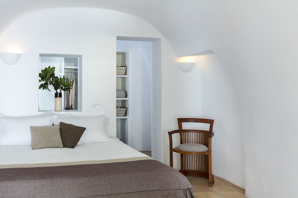 The Vasilicos — Hotel rooms in Imerovigli, South Aegean