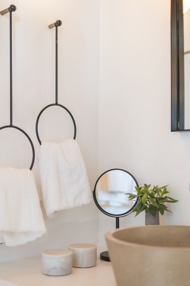 The Vasilicos — Hotel rooms in Imerovigli, South Aegean
