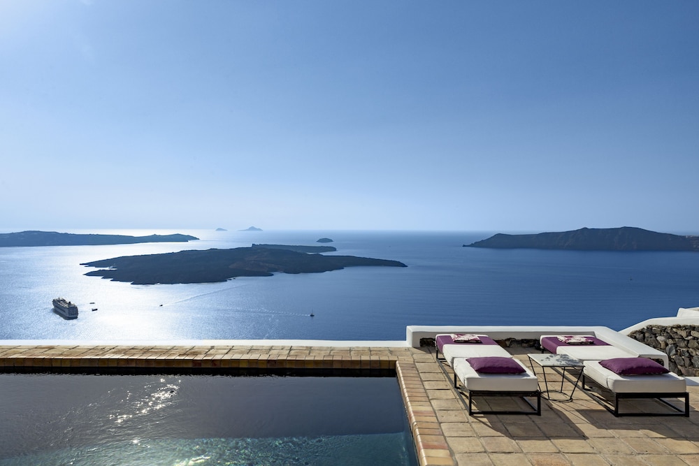 The Vasilicos — Swimming pool in Imerovigli, South Aegean