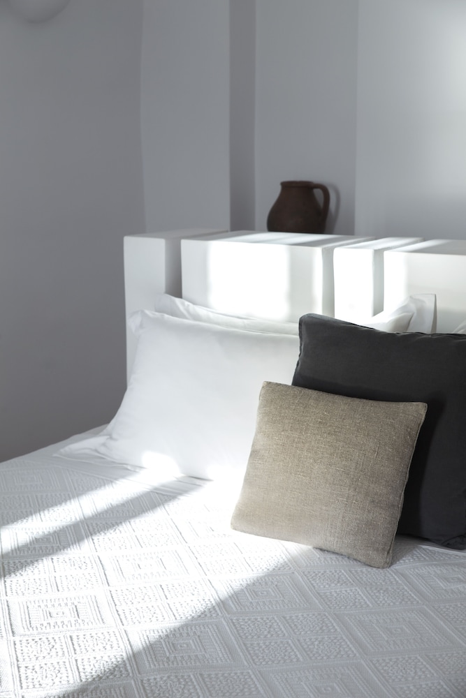 The Vasilicos — Hotel rooms in Imerovigli, South Aegean