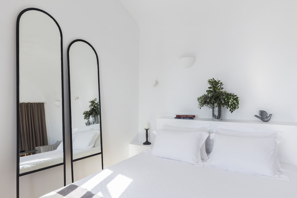 The Vasilicos — Hotel rooms in Imerovigli, South Aegean