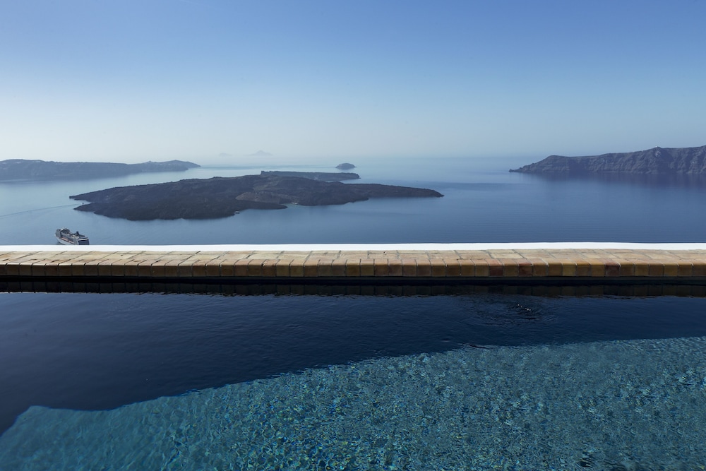 The Vasilicos — Swimming pool in Imerovigli, South Aegean