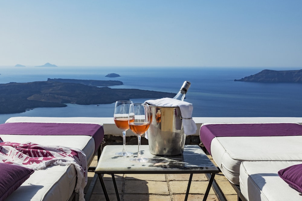 The Vasilicos — Restaurant & bars in Imerovigli, South Aegean