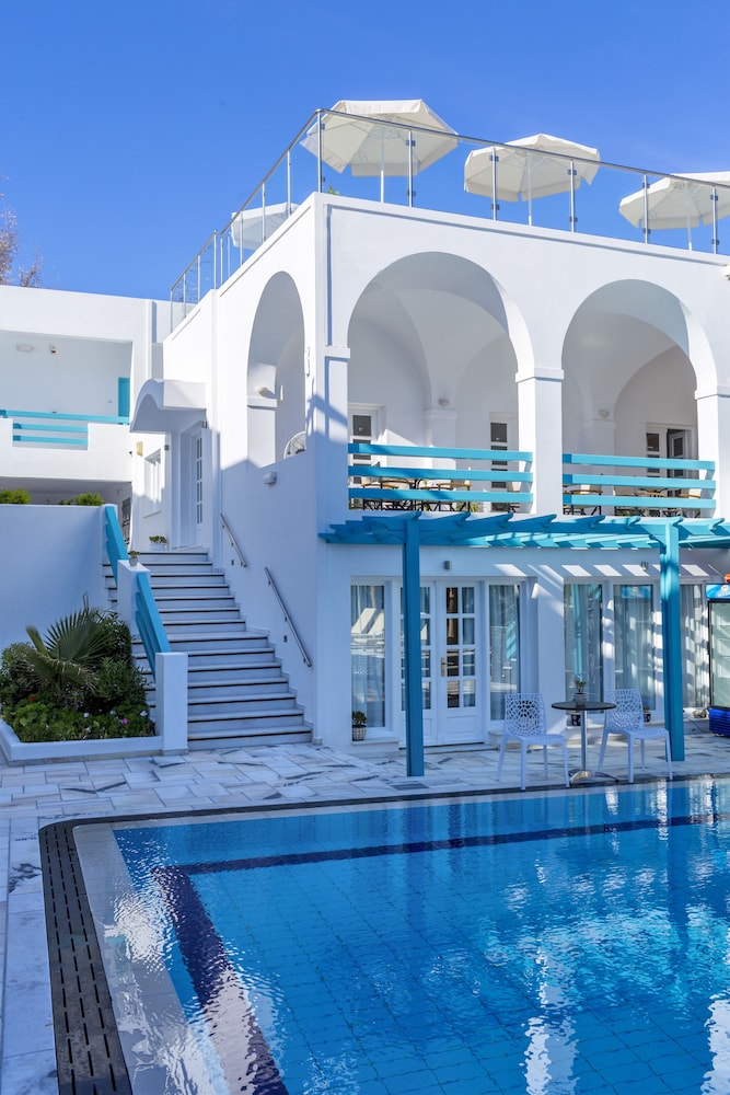 Santellini Hotel — Hotel building in Kamari, South Aegean