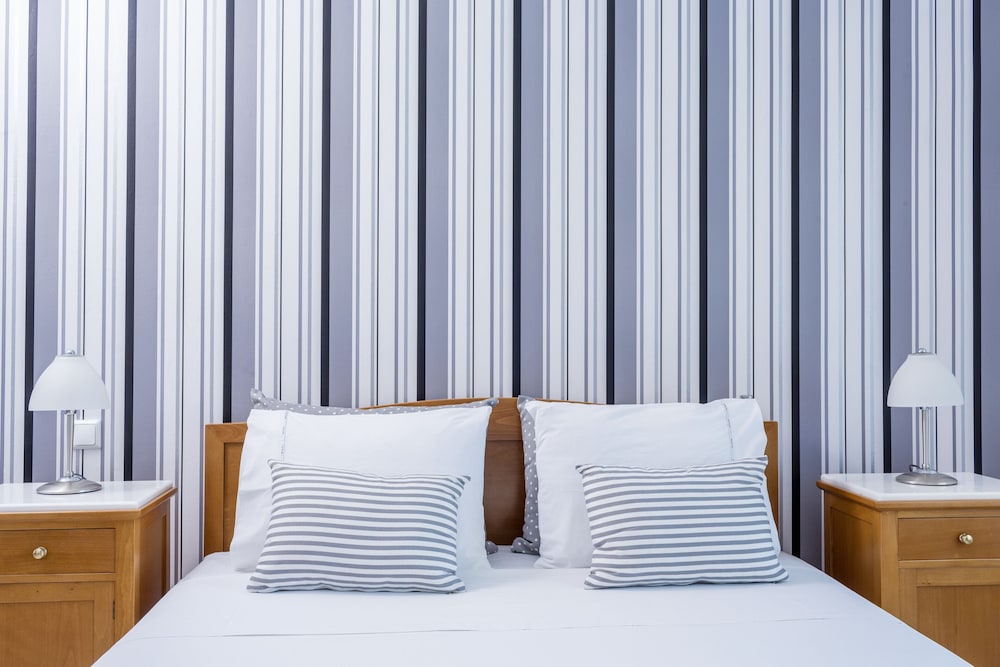 Santellini Hotel — Hotel rooms in Kamari, South Aegean