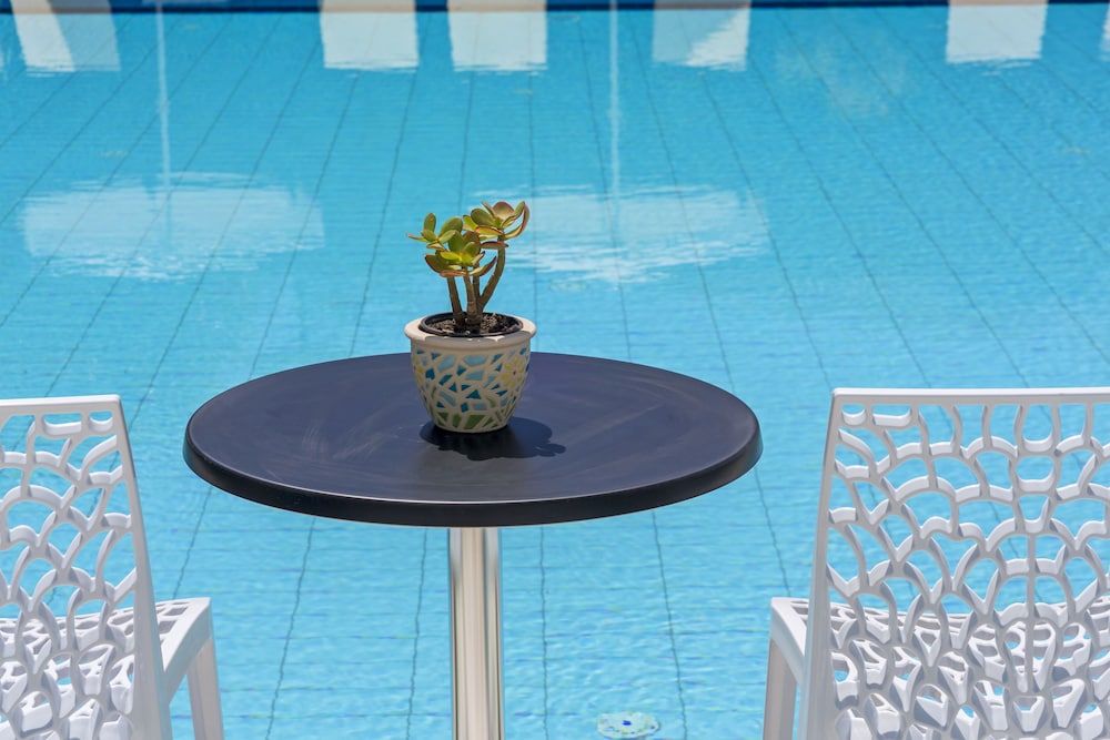 Santellini Hotel — Swimming pool in Kamari, South Aegean