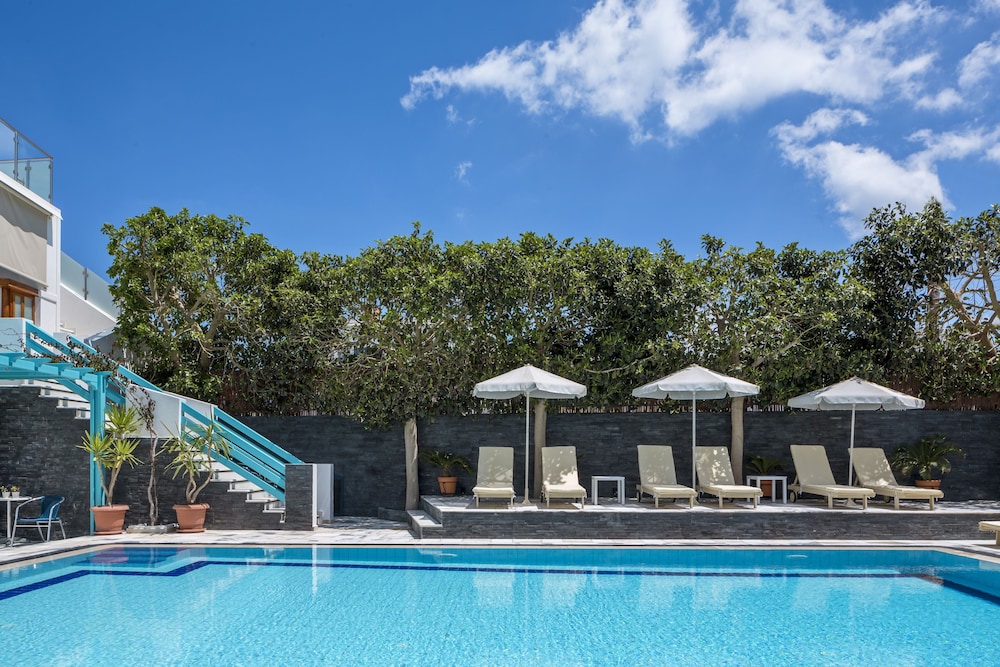 Santellini Hotel — Swimming pool in Kamari, South Aegean