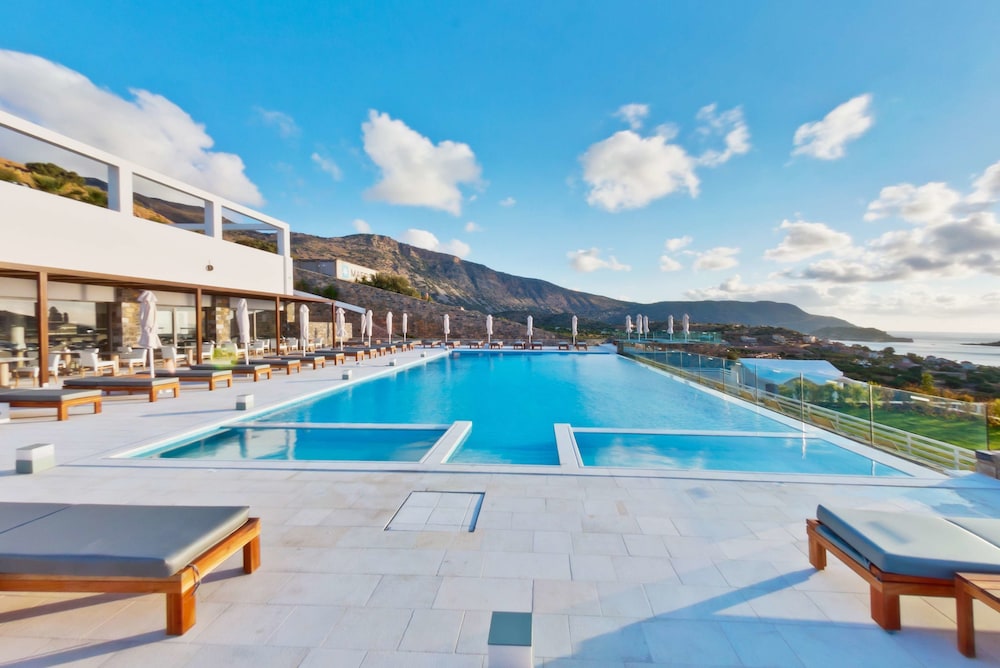 Royal Marmin Bay Boutique & Art Hotel - Adults Only — Swimming pool in Elounda