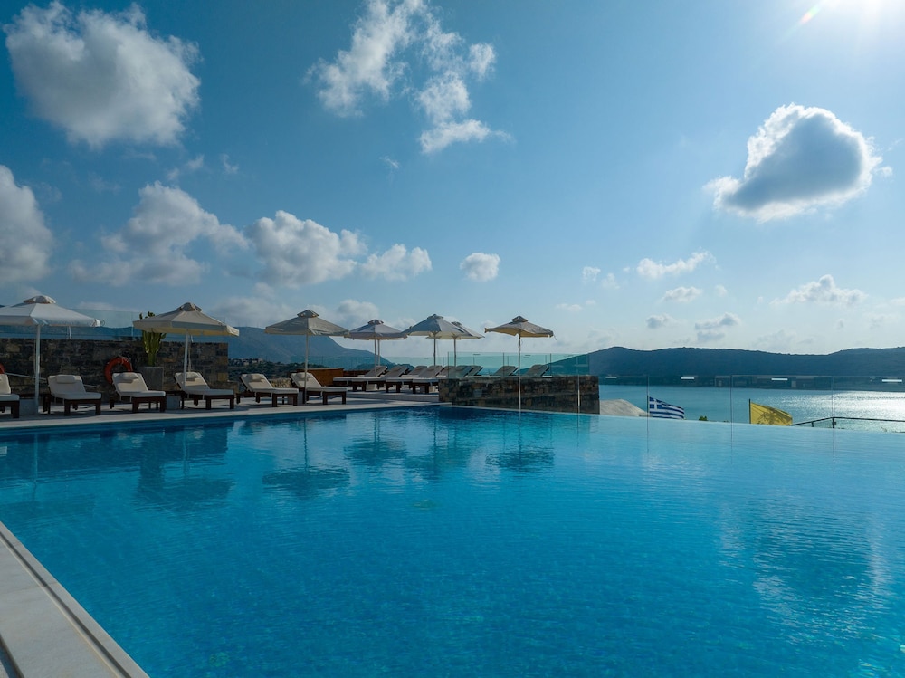Royal Marmin Bay Boutique & Art Hotel - Adults Only — Swimming pool in Elounda