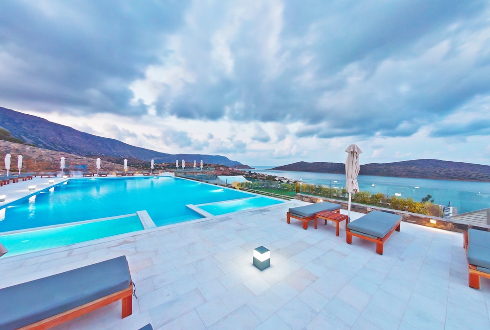 Royal Marmin Bay Boutique & Art Hotel - Adults Only — Swimming pool in Elounda