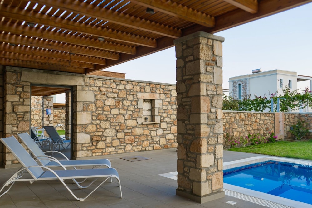 Estrella Villas — Swimming pool in Lardos, South Aegean