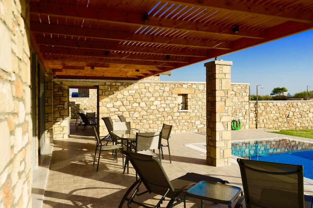 Estrella Villas — Swimming pool in Lardos, South Aegean