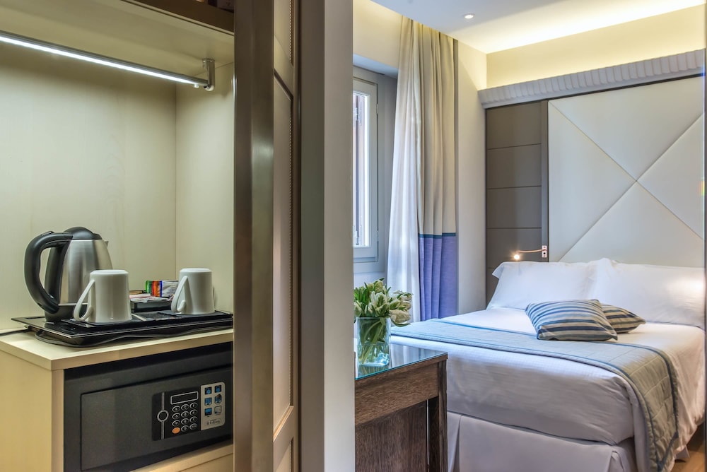 Martis Palace Hotel — Hotel rooms in Rome, Lazio