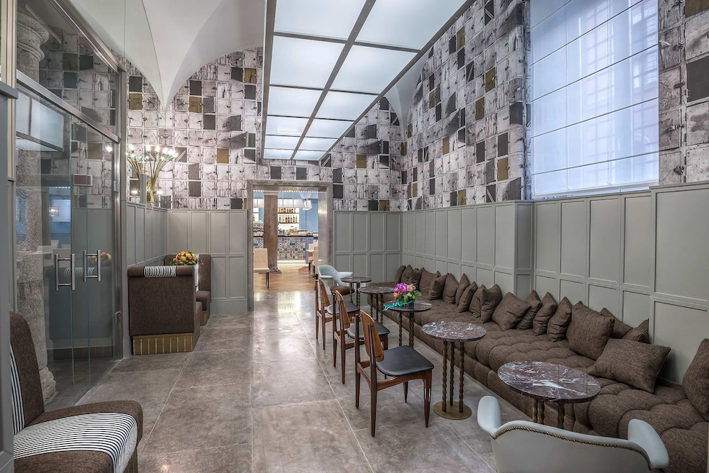 Martis Palace Hotel — Restaurant & bars in Rome, Lazio