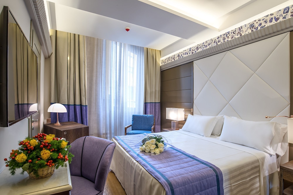 Martis Palace Hotel — Hotel rooms in Rome, Lazio