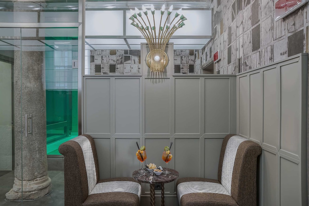 Martis Palace Hotel — Restaurant & bars in Rome, Lazio