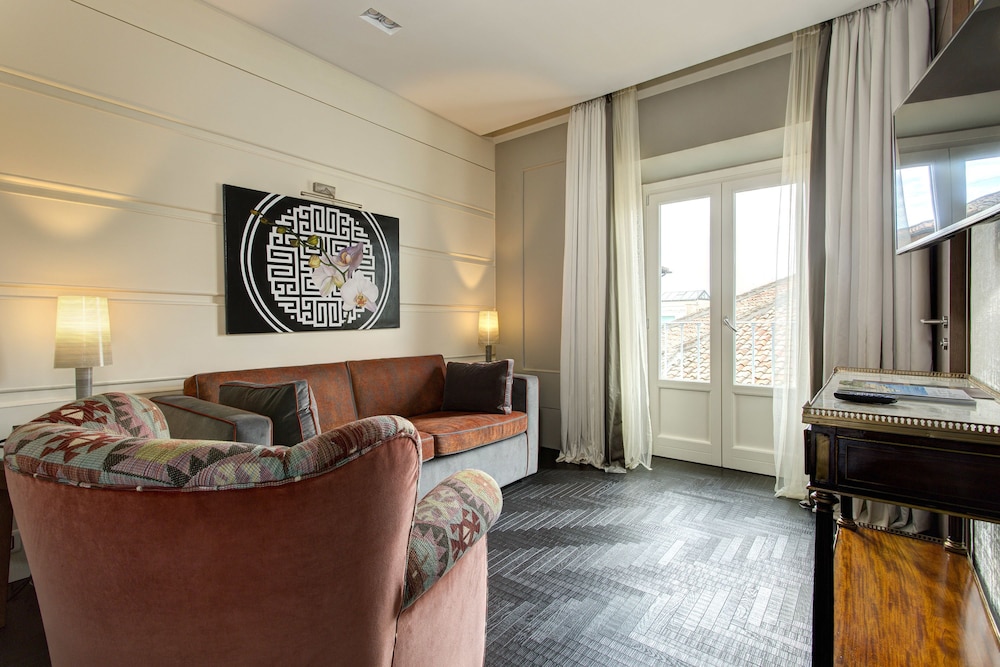 Mascagni Luxury Rooms & Suites — Hotel rooms in Rome, Lazio