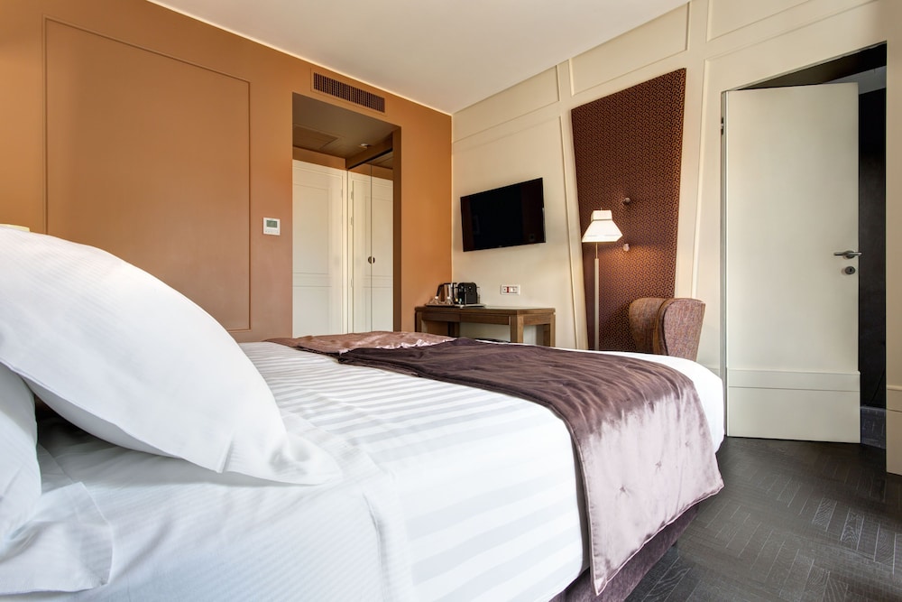 Mascagni Luxury Rooms & Suites — Hotel rooms in Rome, Lazio