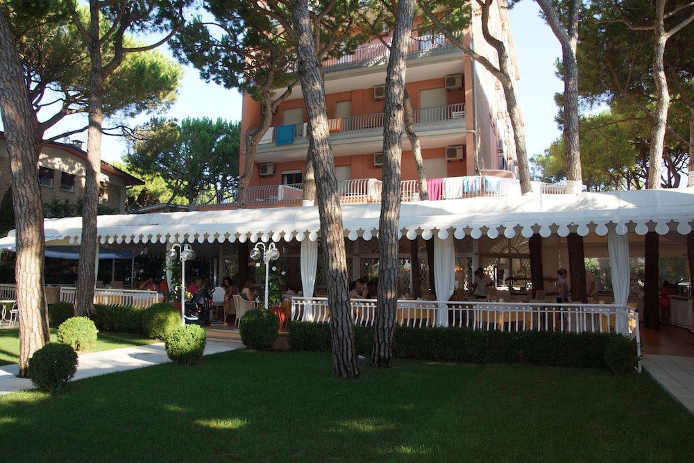 Park Hotel Maracaibo — Hotel building in Jesolo, Veneto