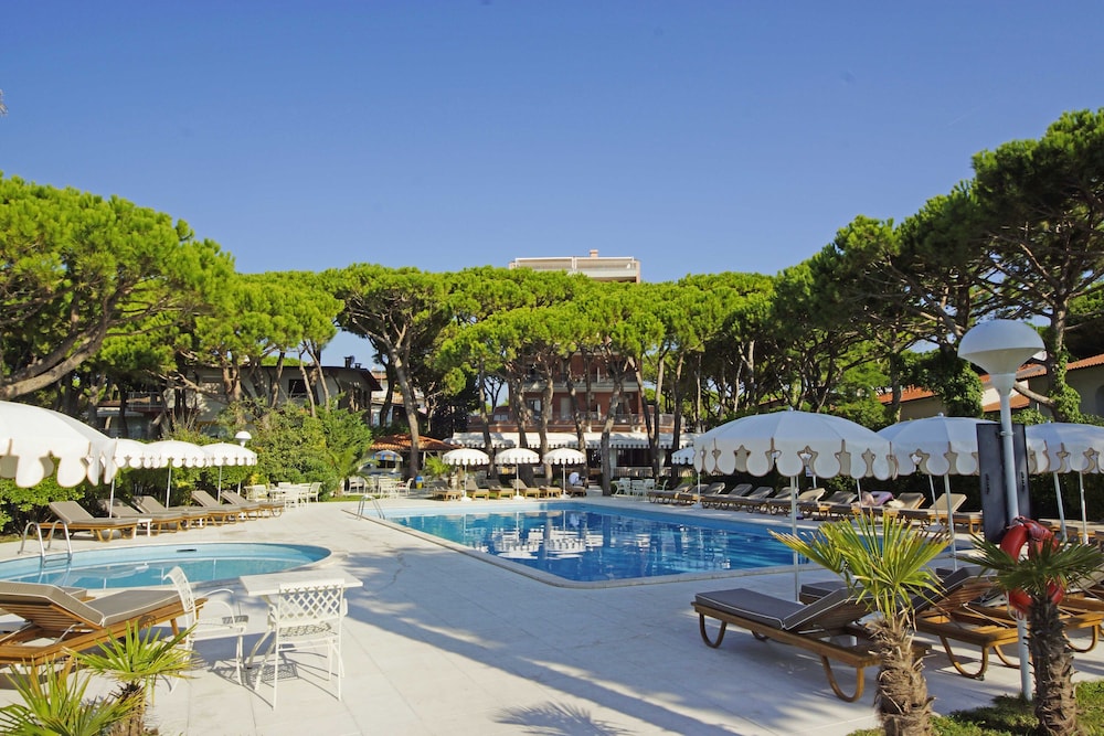 Park Hotel Maracaibo — Swimming pool in Jesolo, Veneto