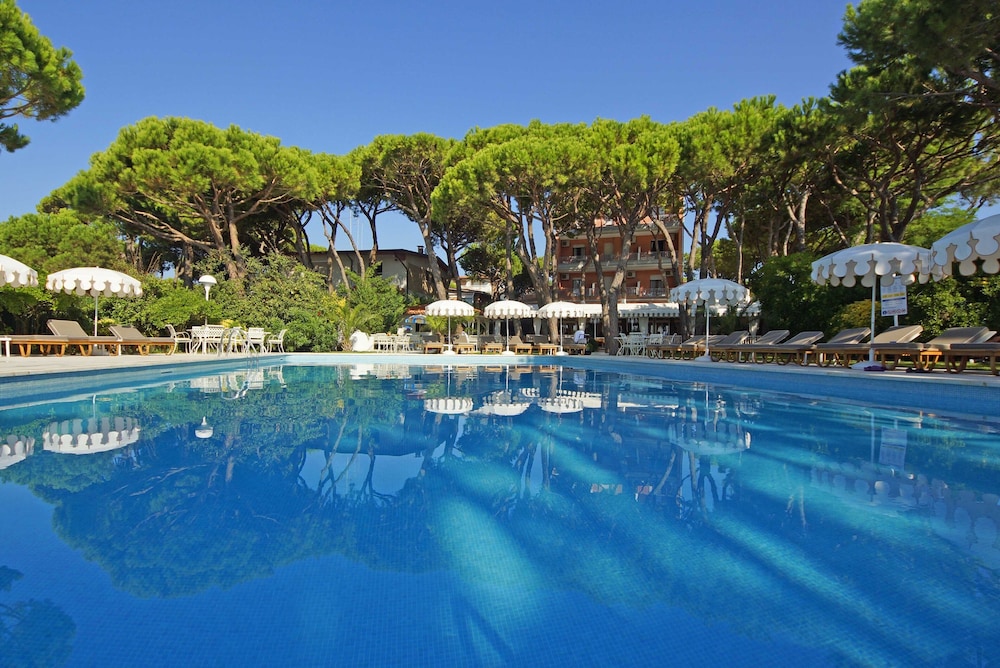 Park Hotel Maracaibo — Swimming pool in Jesolo, Veneto