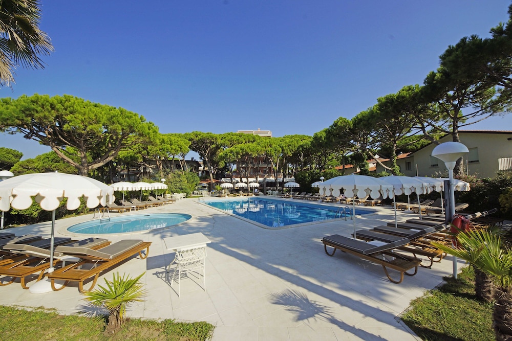Park Hotel Maracaibo — Swimming pool in Jesolo, Veneto